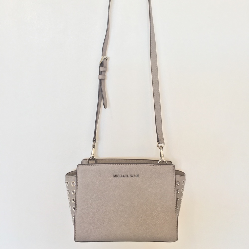 Michael Kors Selma Grommet Medium Messenger, Gray